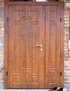 Двери в частный дом