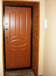 Монтаж входной двери с отделкой панелью МДФ в Москве